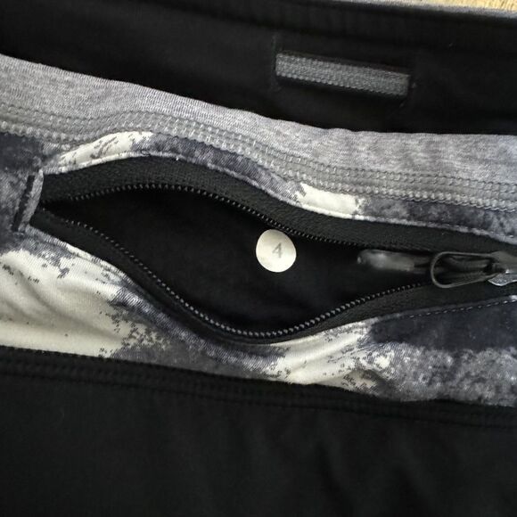 LULULEMON TURBO RUN SHORTS STRETCH BLACK/WHITE/SEASIDE DOT WHITE SIZE 4 - Picture 12 of 12